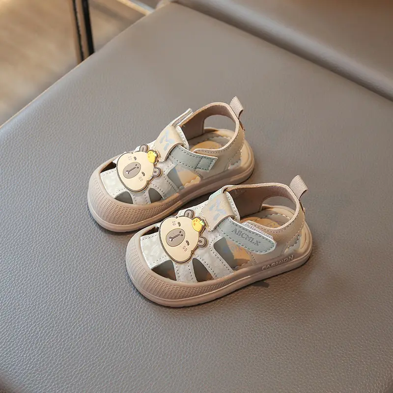 Boys' Closed-Toe Sandals with Soft Bear Design 2025
