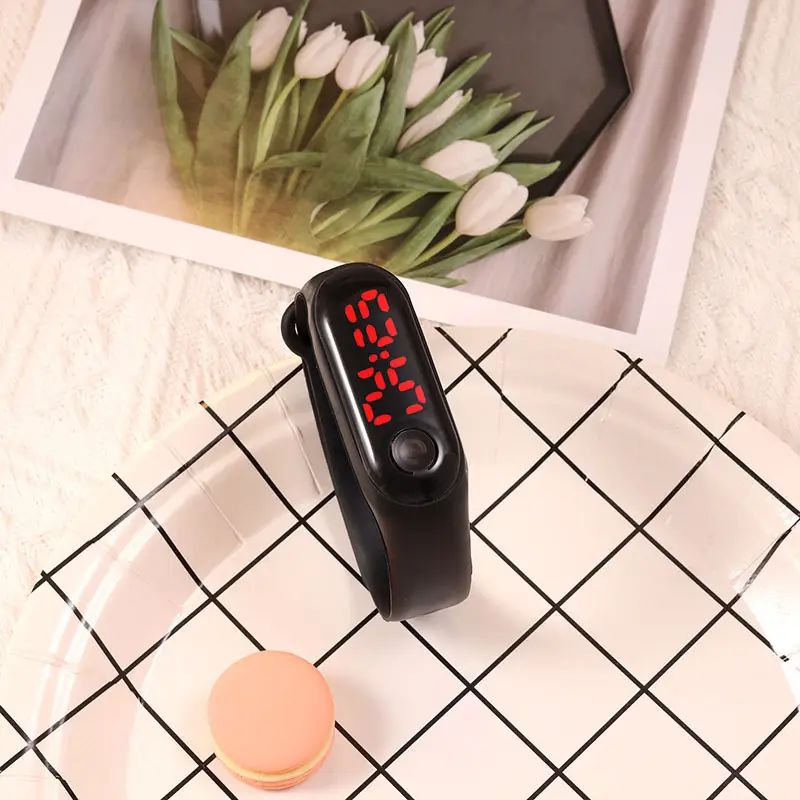 Digital Male Female Watch Red Light LED Bracelet — feature 4