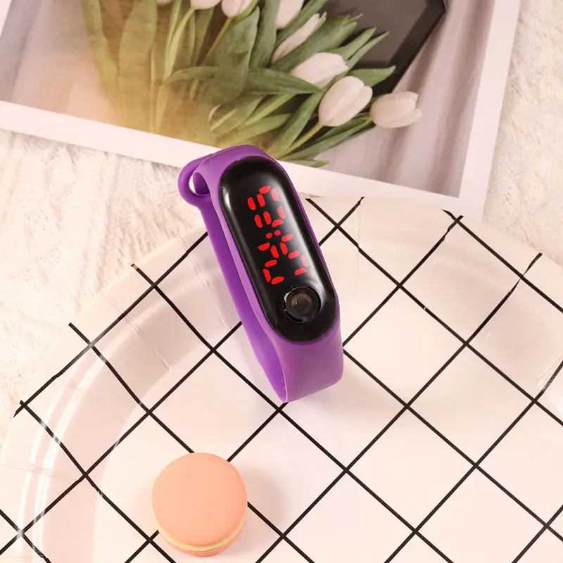 Digital Male Female Watch Red Light LED Bracelet — feature 6