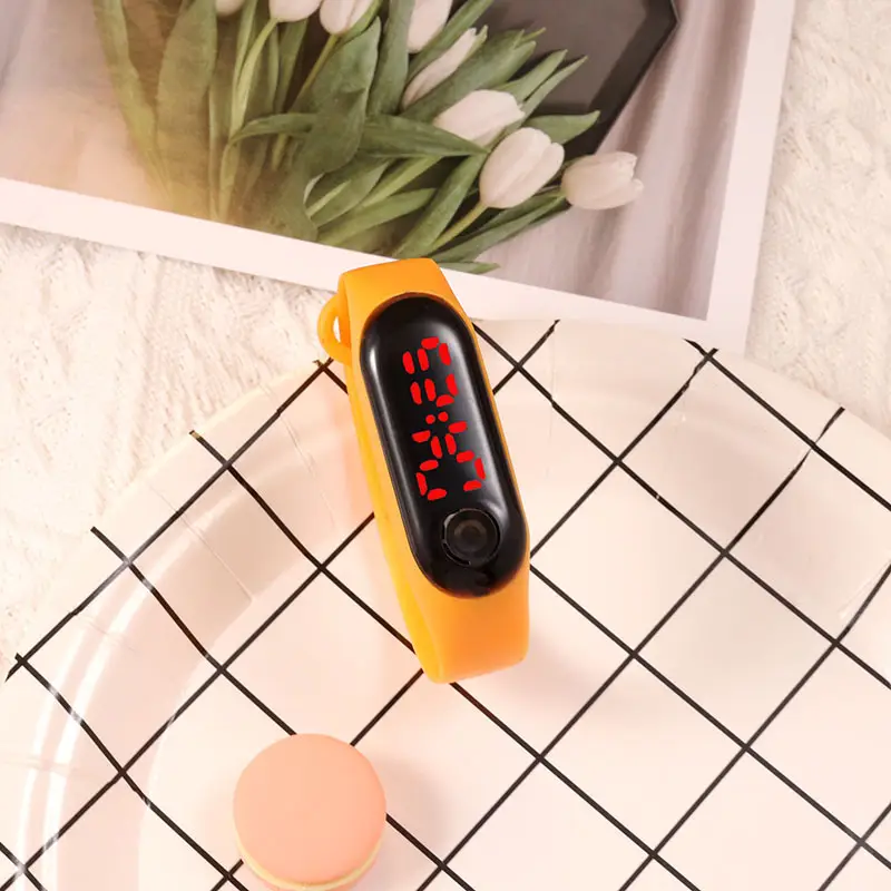 Digital Male Female Watch Red Light LED Bracelet — feature 7