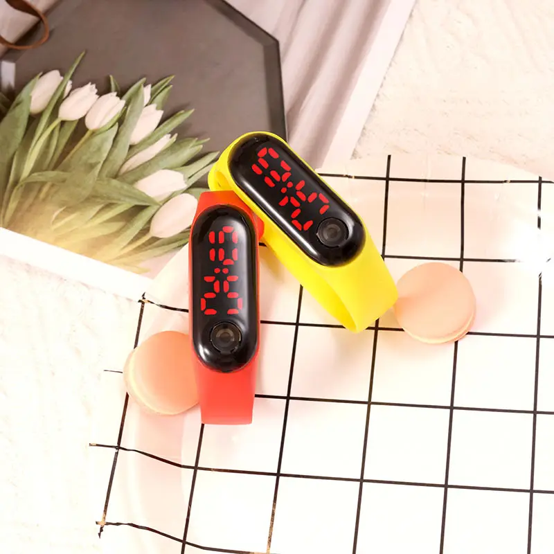 Digital Male Female Watch Red Light LED Bracelet — feature 9