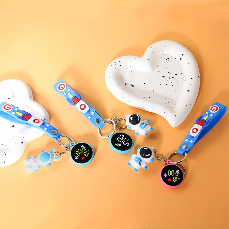 Astronaut Electronic Watch Keychain Pendant Set — feature 2