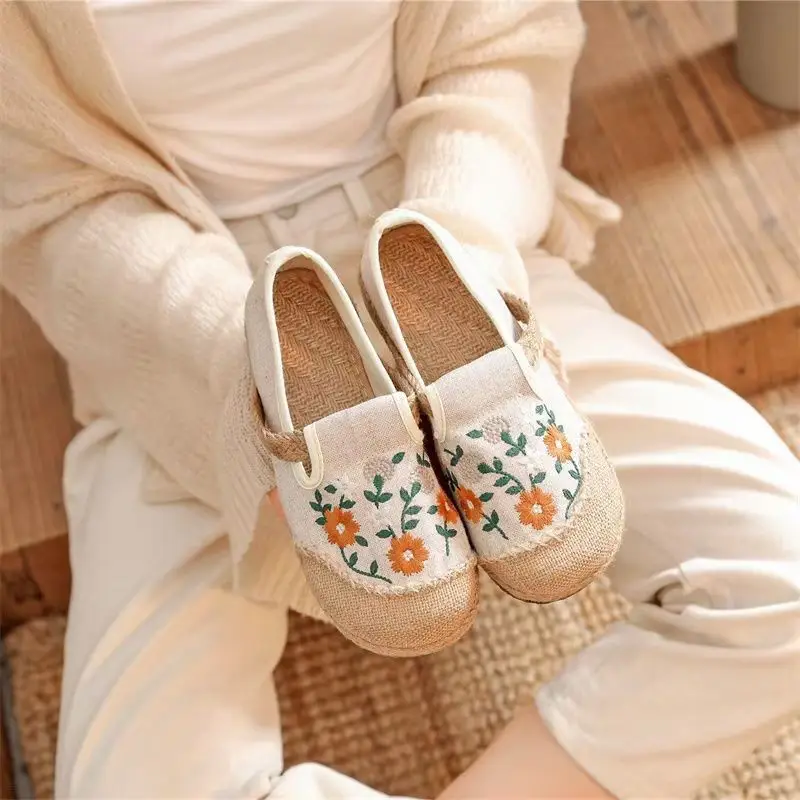26 Spring/Summer Old Beijing Cloth Shoes for Women, Comfortable Soft Sole, Versatile Mesh Slip-On Lazy Casual Country Style Shoes — feature 3