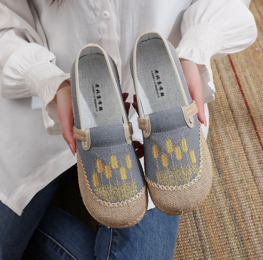 26 Spring/Summer Old Beijing Cloth Shoes for Women, Comfortable Soft Sole, Versatile Mesh Slip-On Lazy Casual Country Style Shoes
