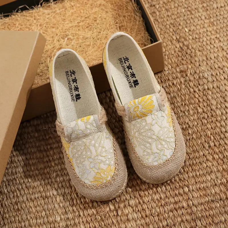 26 Spring/Summer Old Beijing Cloth Shoes for Women, Comfortable Soft Sole, Versatile Mesh Slip-On Lazy Casual Country Style Shoes