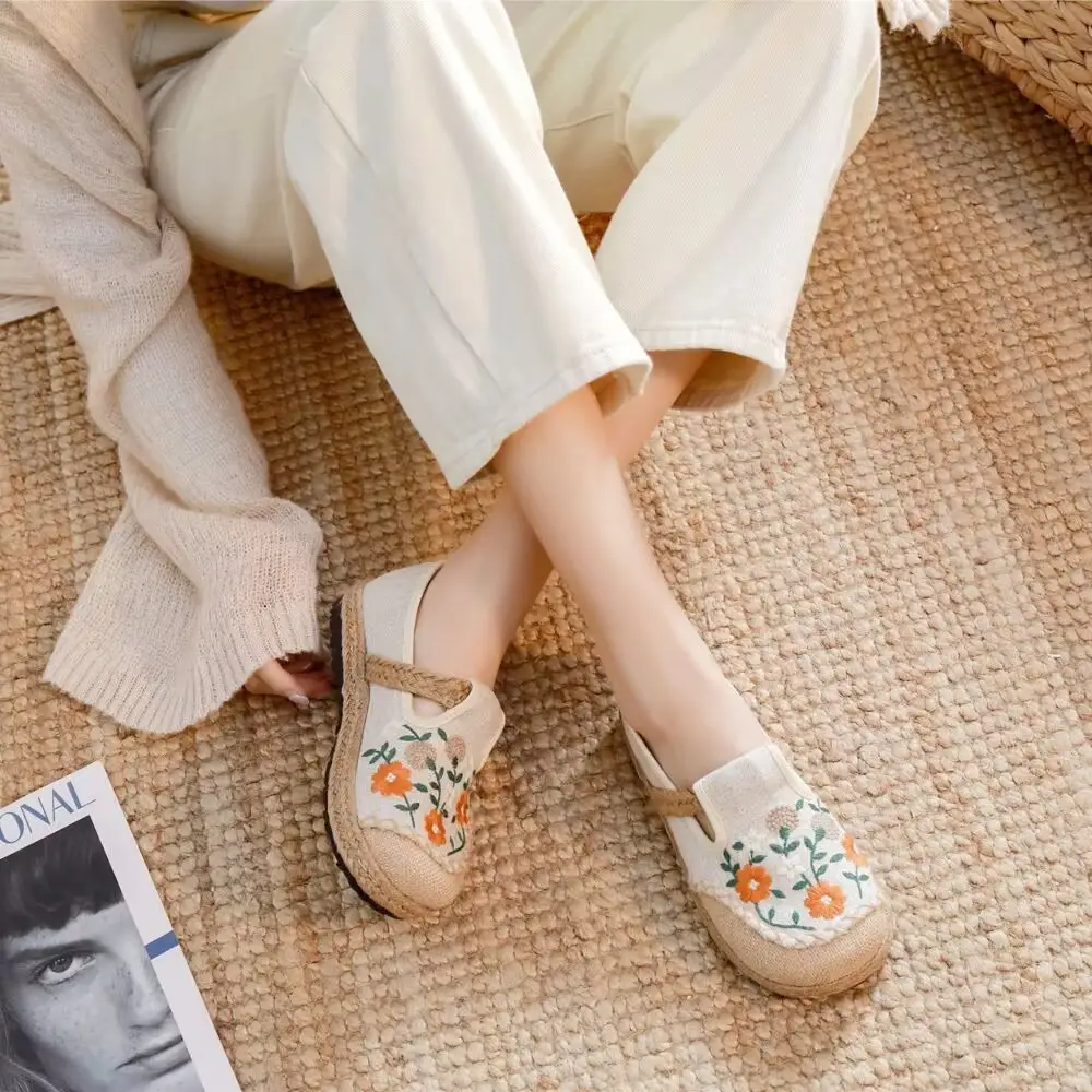26 Spring/Summer Old Beijing Cloth Shoes for Women, Comfortable Soft Sole, Versatile Mesh Slip-On Lazy Casual Country Style Shoes