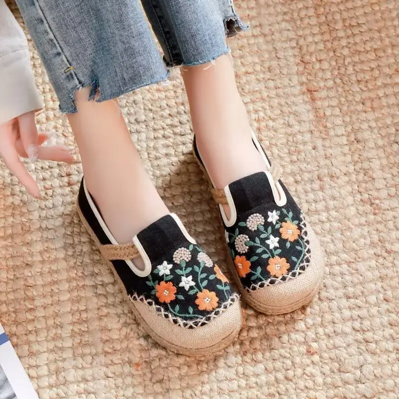 26 Spring/Summer Old Beijing Cloth Shoes for Women, Comfortable Soft Sole, Versatile Mesh Slip-On Lazy Casual Country Style Shoes