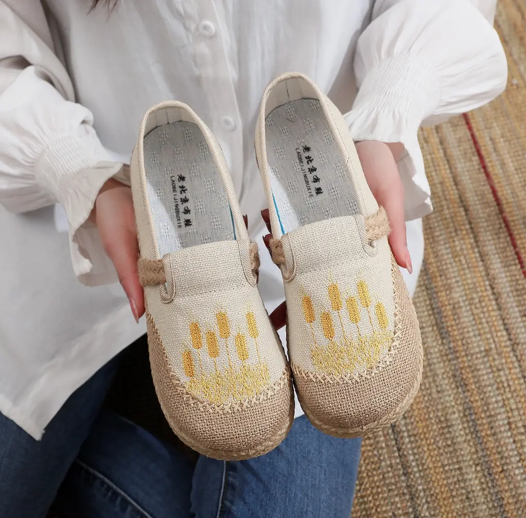 26 Spring/Summer Old Beijing Cloth Shoes for Women, Comfortable Soft Sole, Versatile Mesh Slip-On Lazy Casual Country Style Shoes