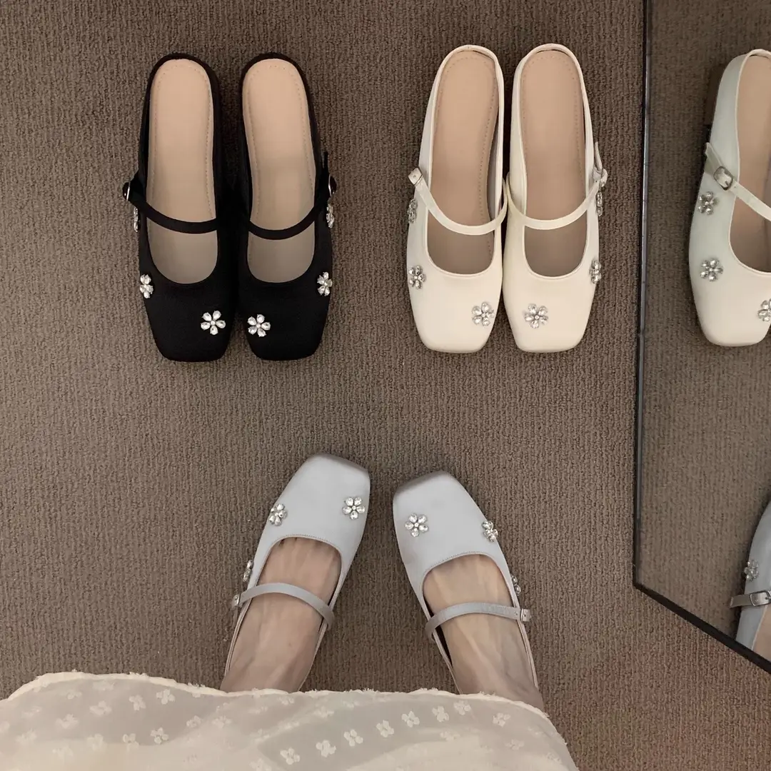 French-Style Silver Pointed-Toe Mules for Women, Suitable for Outdoor Wear, 2025 New Spring/Summer Gentle Mary Jane Shoes