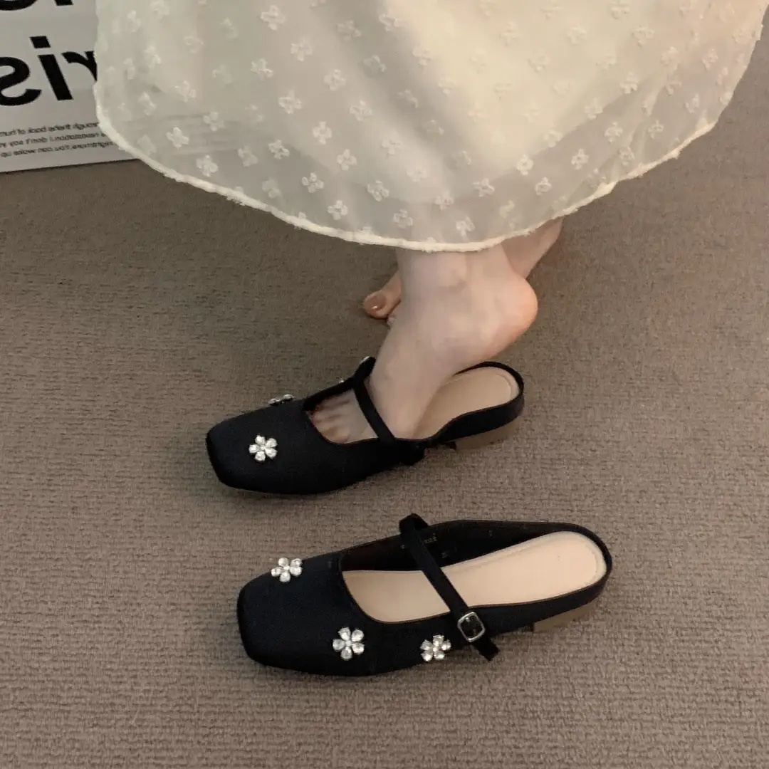 French-Style Silver Pointed-Toe Mules for Women, Suitable for Outdoor Wear, 2025 New Spring/Summer Gentle Mary Jane Shoes
