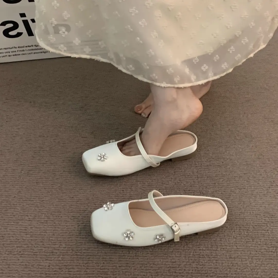 French-Style Silver Pointed-Toe Mules for Women, Suitable for Outdoor Wear, 2025 New Spring/Summer Gentle Mary Jane Shoes