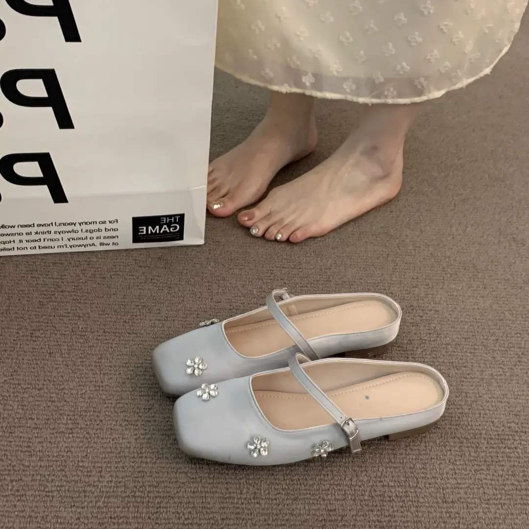 French-Style Silver Pointed-Toe Mules for Women, Suitable for Outdoor Wear, 2025 New Spring/Summer Gentle Mary Jane Shoes