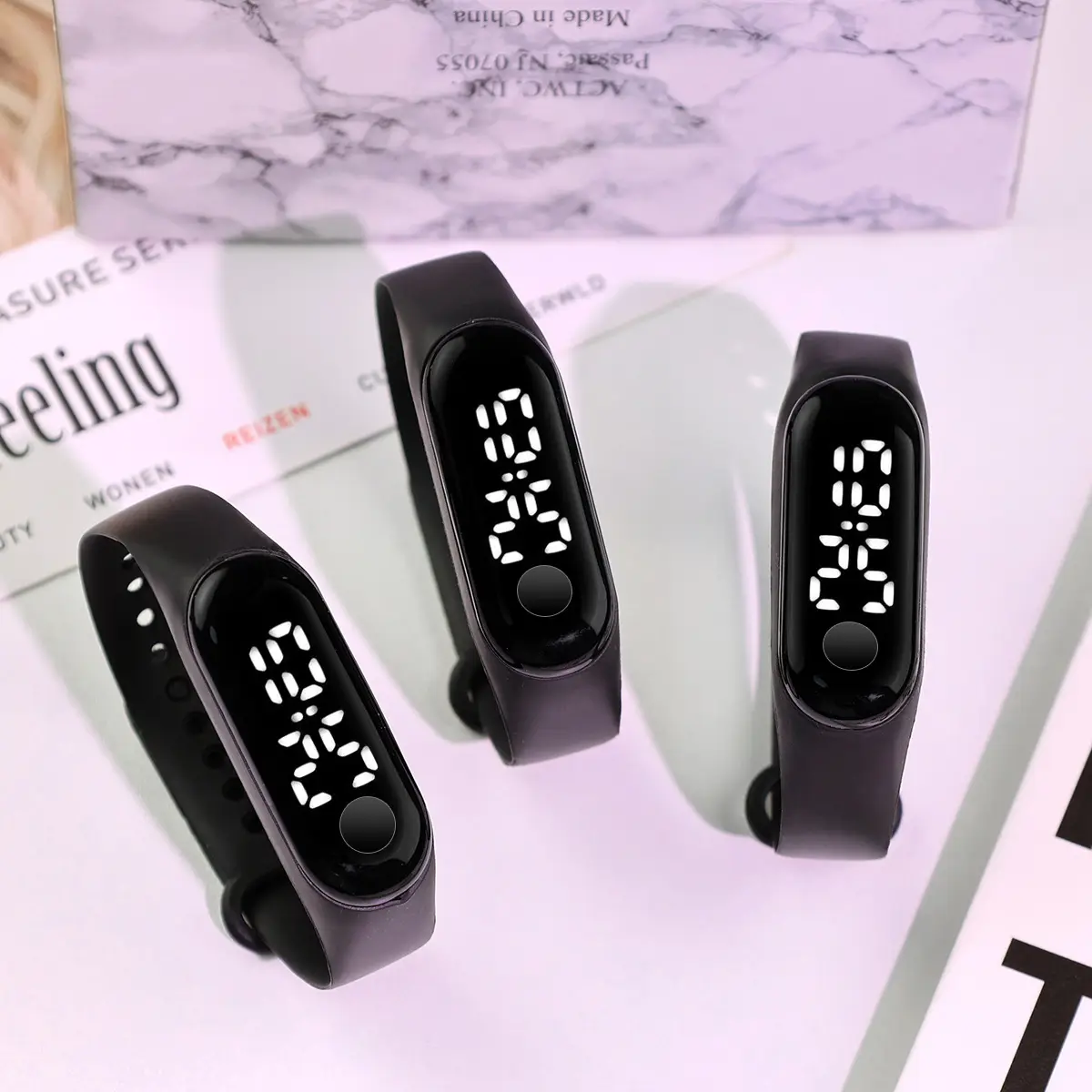Black Digital Watch with LED Light for Sports — feature 6