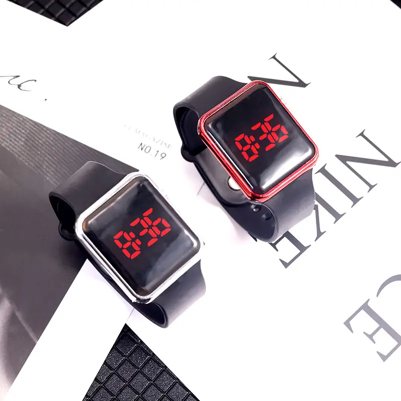 Square Electronic Watch for Students with RGB Display — feature 7