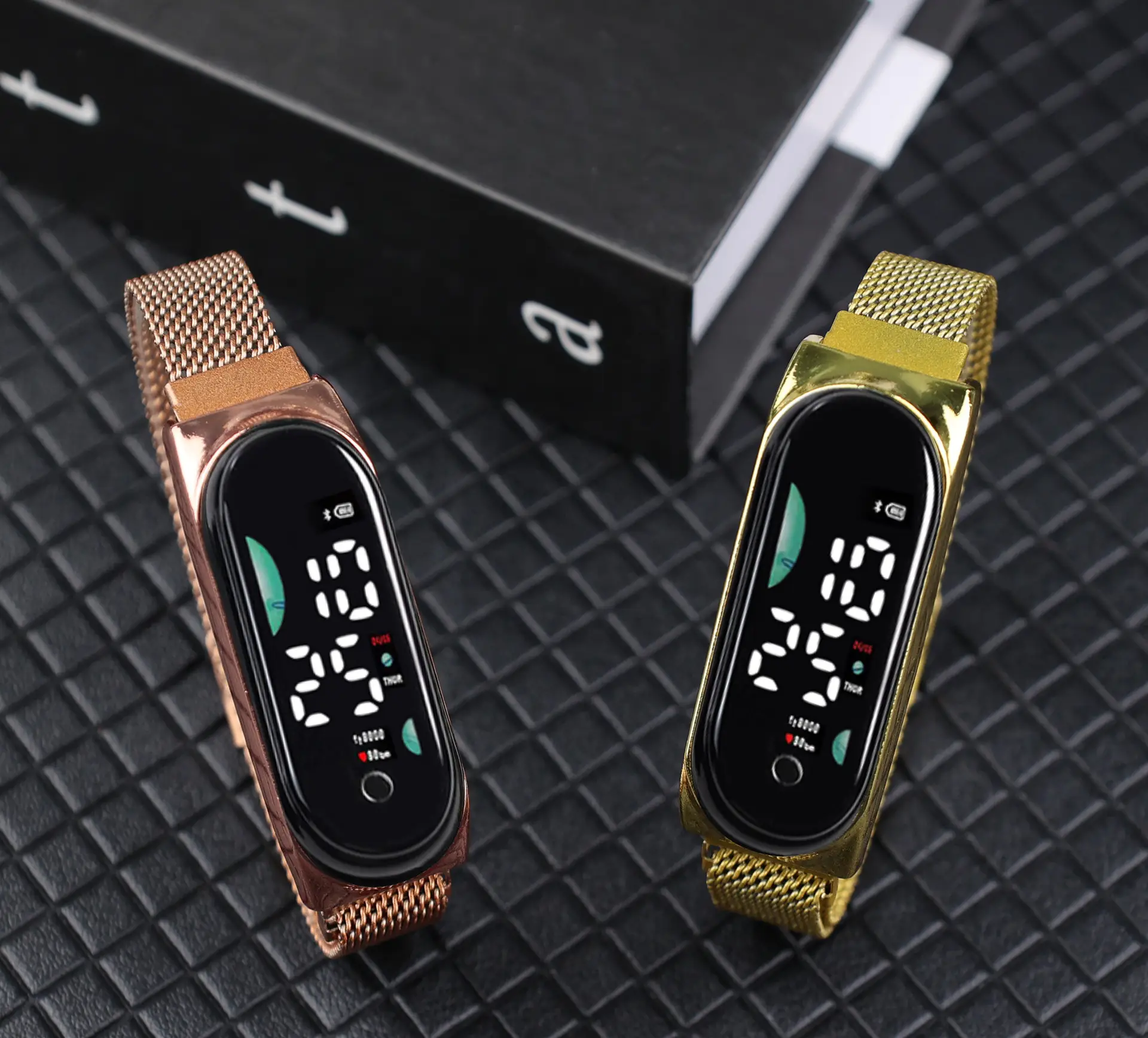 Magnetic Mesh Watch for Men Women Waterproof Luminous — feature 2