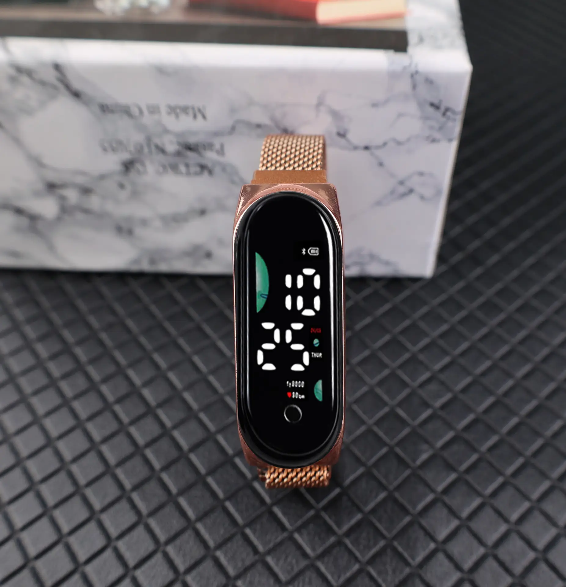 Magnetic Mesh Watch for Men Women Waterproof Luminous — feature 8