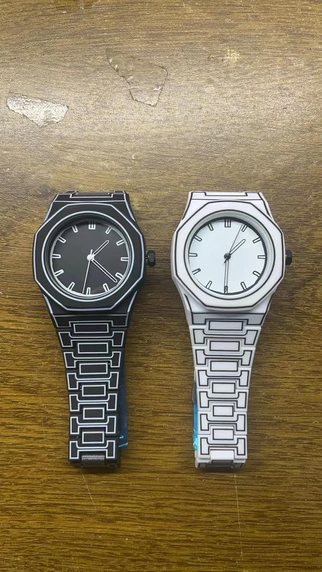 Ultra-Thin Men's Quartz Watch with Calendar & Battery — feature 3