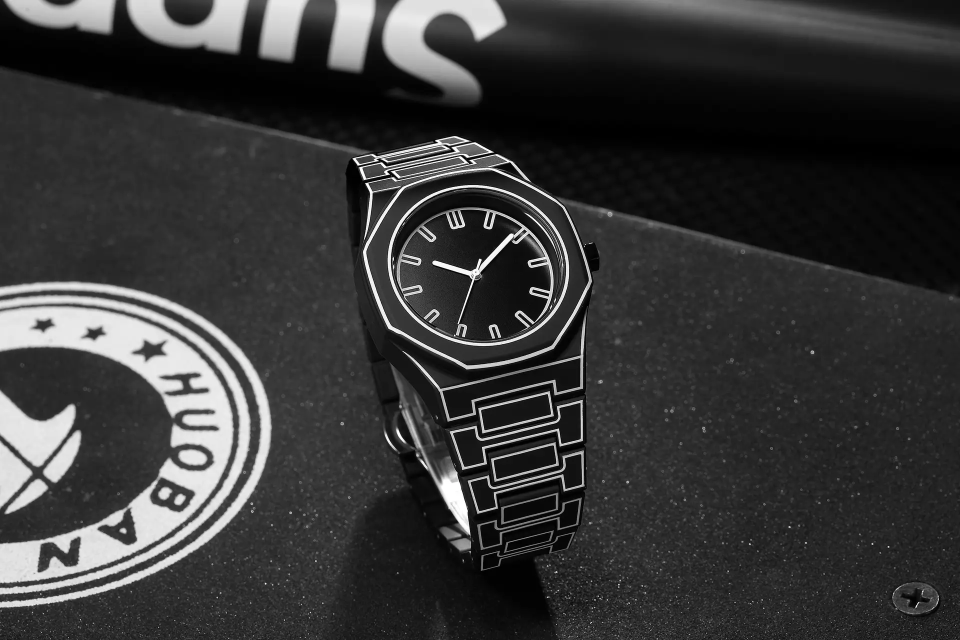 Ultra-Thin Men's Quartz Watch with Calendar & Battery — feature 8