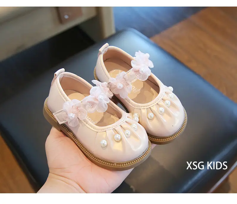 Girls' Small Pearl Bow Flat Shoes — feature 15