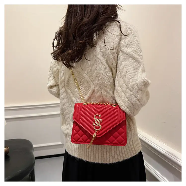 White Quilted SSS Chain Shoulder Bag for Women — feature 13