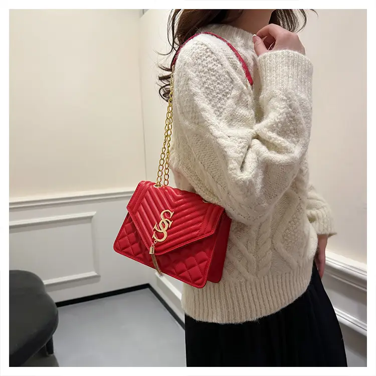 White Quilted SSS Chain Shoulder Bag for Women — feature 15