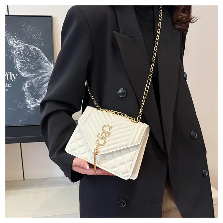 White Quilted SSS Chain Shoulder Bag for Women — feature 20