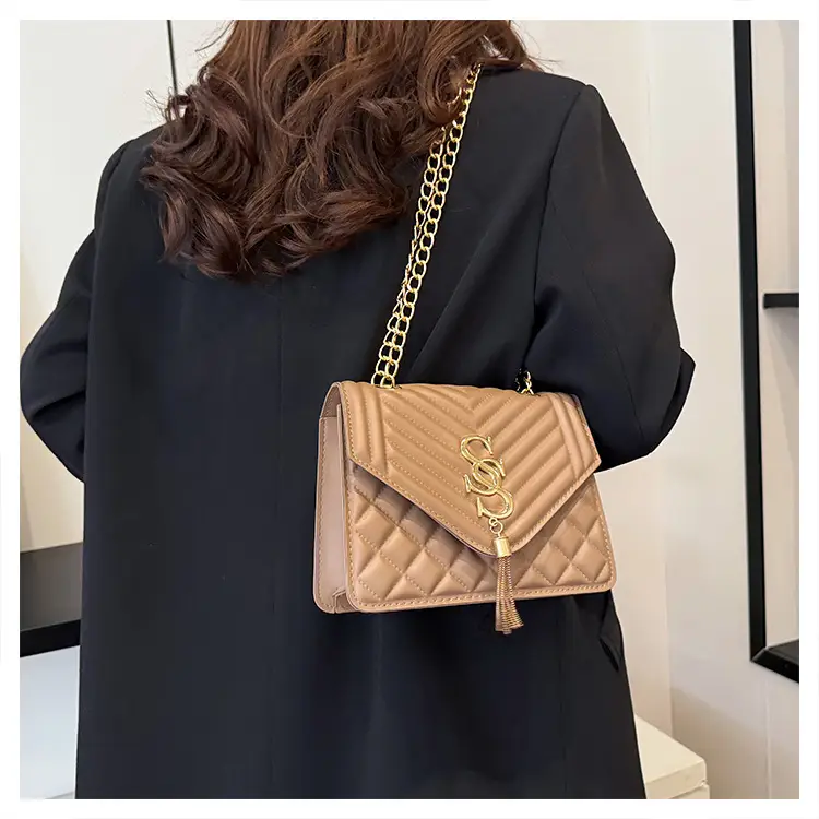 White Quilted SSS Chain Shoulder Bag for Women — feature 24