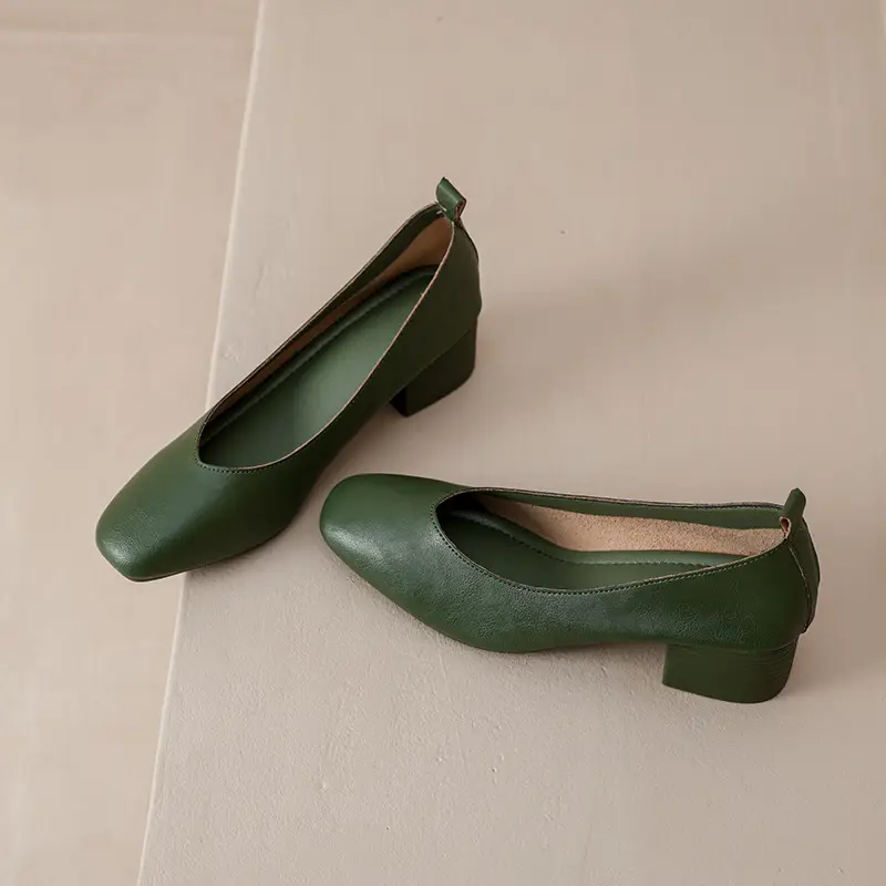New French-Style Women's Leather Single Shoes with Medium Heel, Square Toe, Shallow Mouth, Soft Sole, Simple Commuter Shoes, Casual and Elegant Granny Shoes - Image 12