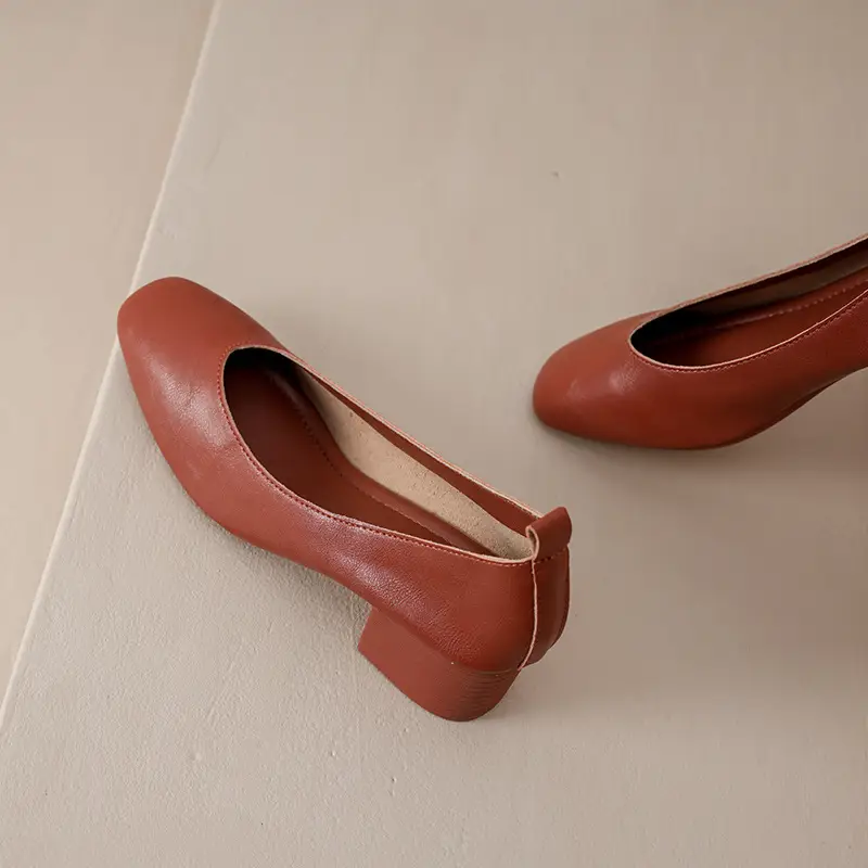 New French-Style Women's Leather Single Shoes with Medium Heel, Square Toe, Shallow Mouth, Soft Sole, Simple Commuter Shoes, Casual and Elegant Granny Shoes - Image 15