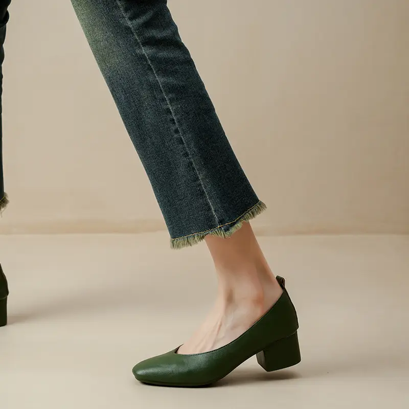 New French-Style Women's Leather Single Shoes with Medium Heel, Square Toe, Shallow Mouth, Soft Sole, Simple Commuter Shoes, Casual and Elegant Granny Shoes - Image 2