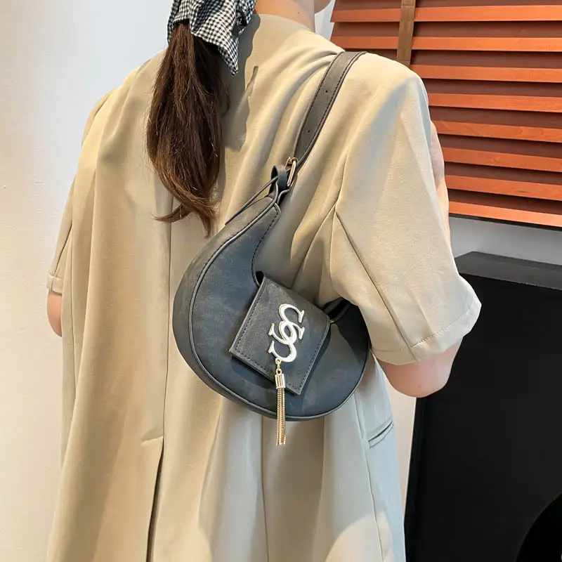 Women's 2025 Summer Shoulder Bag with PU Texture & Niche Hardware