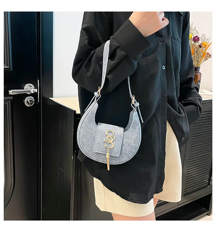 Women's 2025 Summer Shoulder Bag with PU Texture & Niche Hardware — feature 17