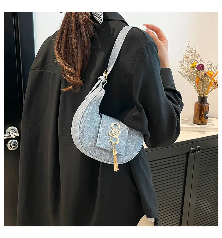 Women's 2025 Summer Shoulder Bag with PU Texture & Niche Hardware — feature 18