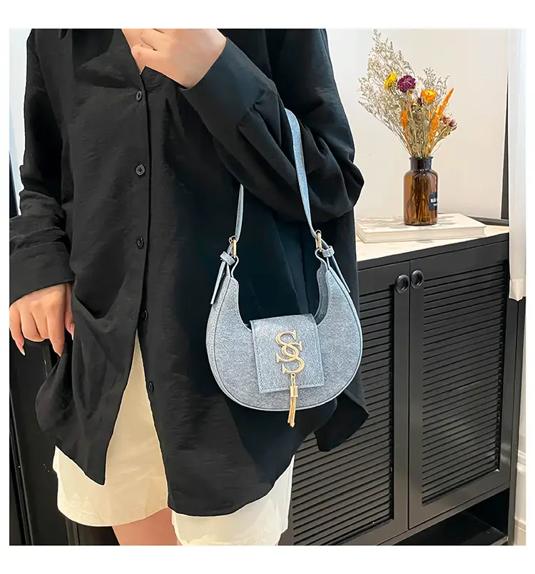 Women's 2025 Summer Shoulder Bag with PU Texture & Niche Hardware — feature 19