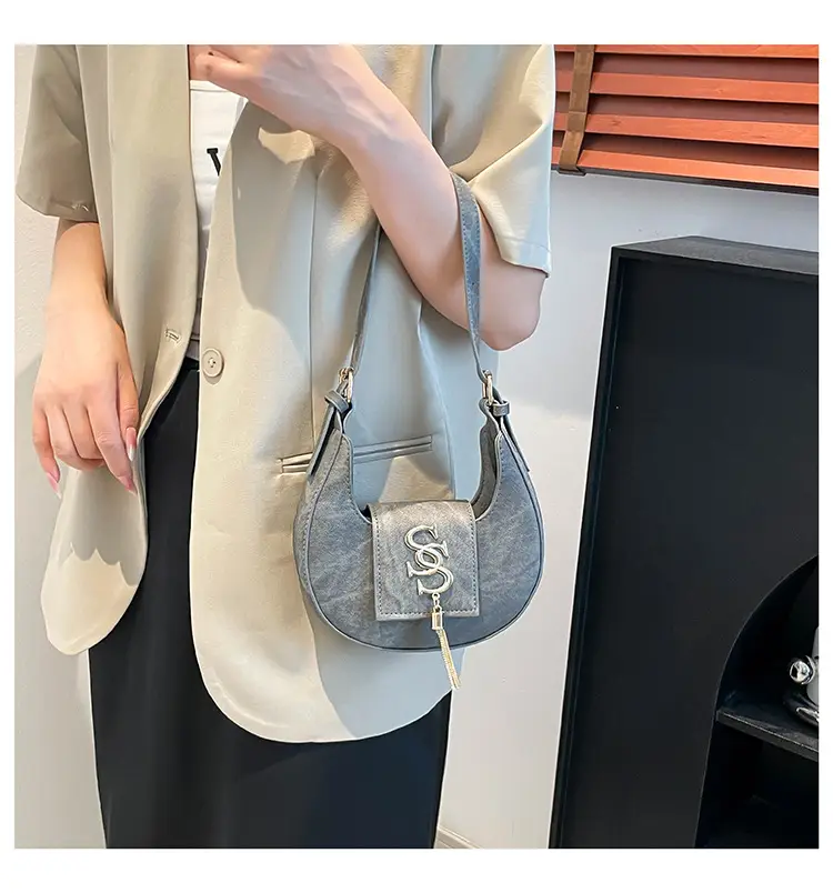 Women's 2025 Summer Shoulder Bag with PU Texture & Niche Hardware — feature 31