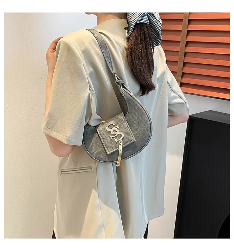 Women's 2025 Summer Shoulder Bag with PU Texture & Niche Hardware — feature 32