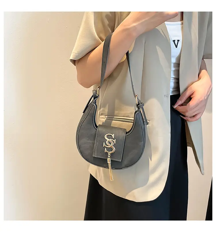 Women's 2025 Summer Shoulder Bag with PU Texture & Niche Hardware — feature 36