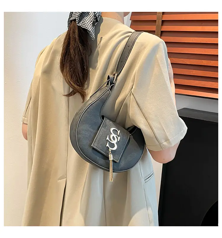 Women's 2025 Summer Shoulder Bag with PU Texture & Niche Hardware — feature 37
