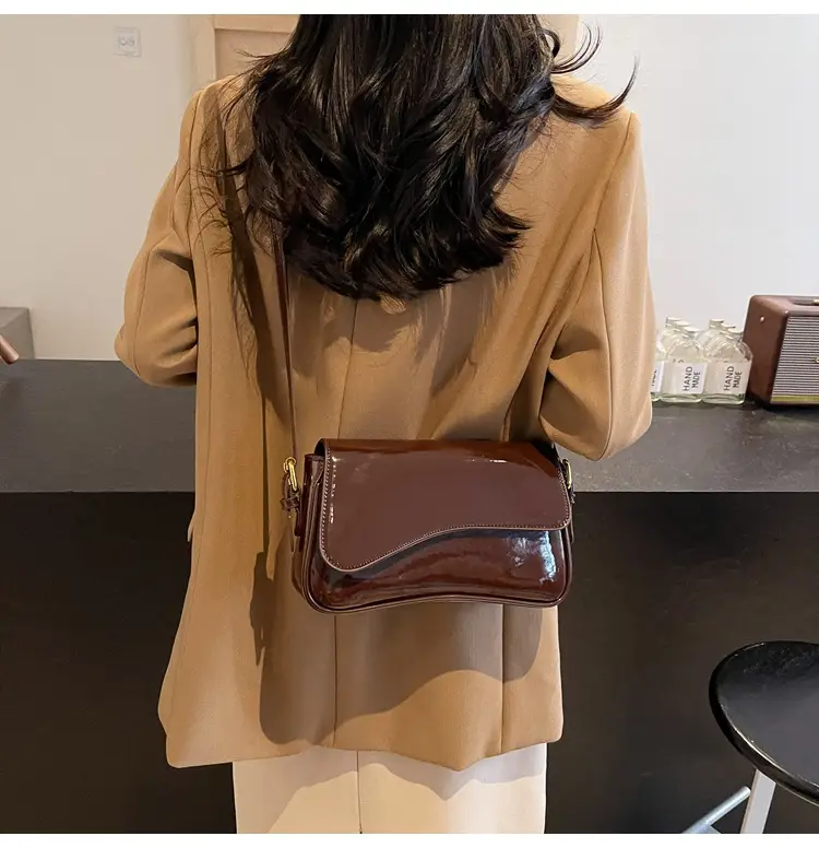 Red Magnetic Buckle Shoulder Bag for Women — feature 18