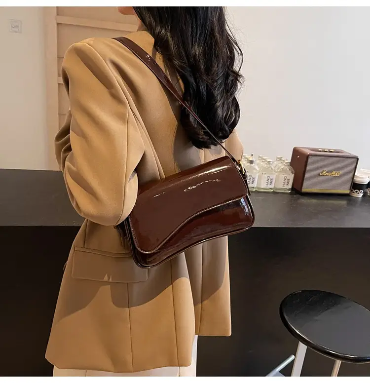 Red Magnetic Buckle Shoulder Bag for Women — feature 19