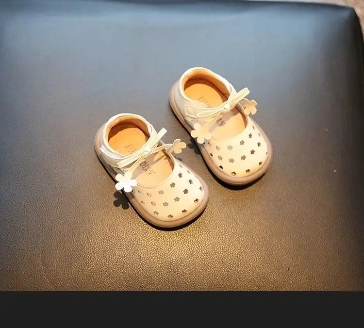 Princess Style Baby Shoes Black Hollow Flower Velcro — feature 10