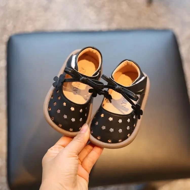 Princess Style Baby Shoes Black Hollow Flower Velcro — feature 6