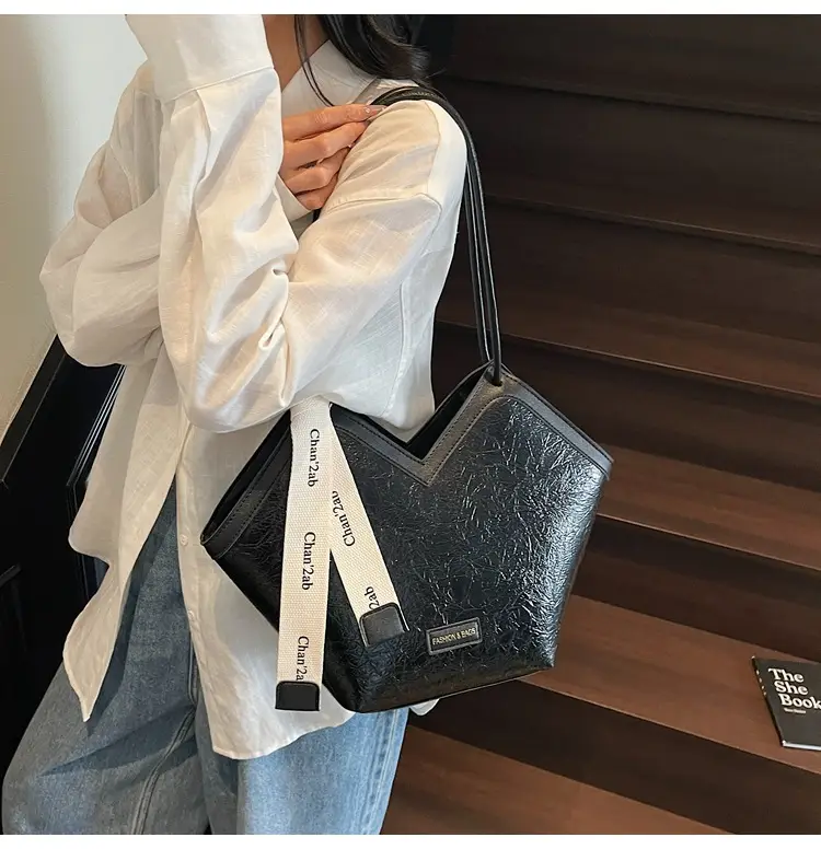 2025 Large Capacity Women's Tote Bag with Leather Trim — feature 26