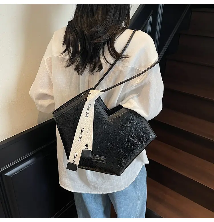 2025 Large Capacity Women's Tote Bag with Leather Trim — feature 28