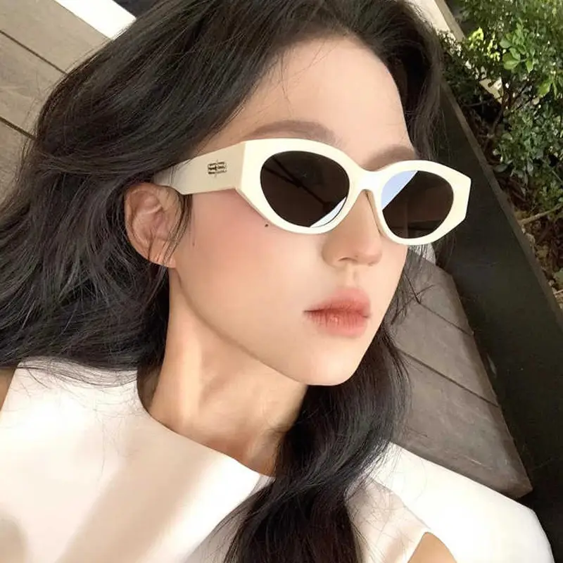 Women Retro Cat-Eye Sunglasses Anti-UV Slimming Frame - Image 7