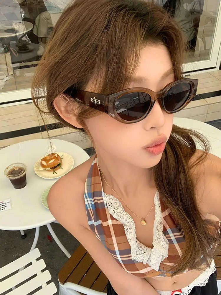 Women Retro Cat-Eye Sunglasses Anti-UV Slimming Frame — feature 1
