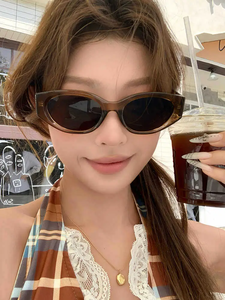 Women Retro Cat-Eye Sunglasses Anti-UV Slimming Frame — feature 3