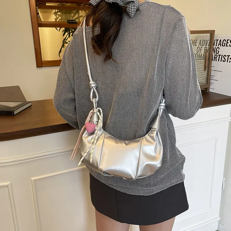 White Croc Handle Lazy Style Spiced Dumpling Bag - Image 7