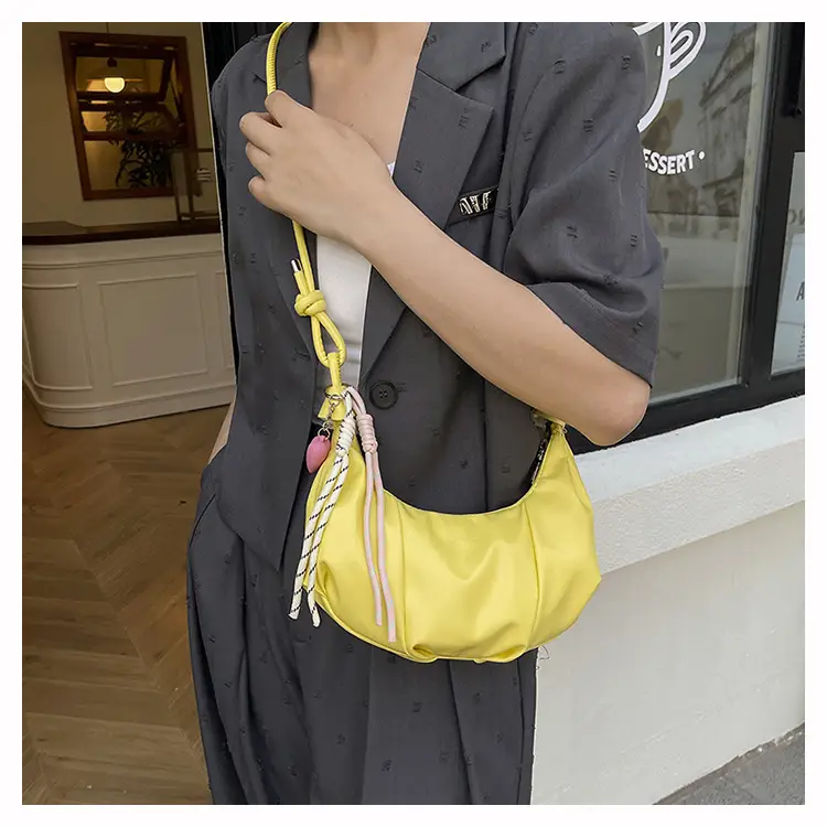 White Croc Handle Lazy Style Spiced Dumpling Bag — feature 11
