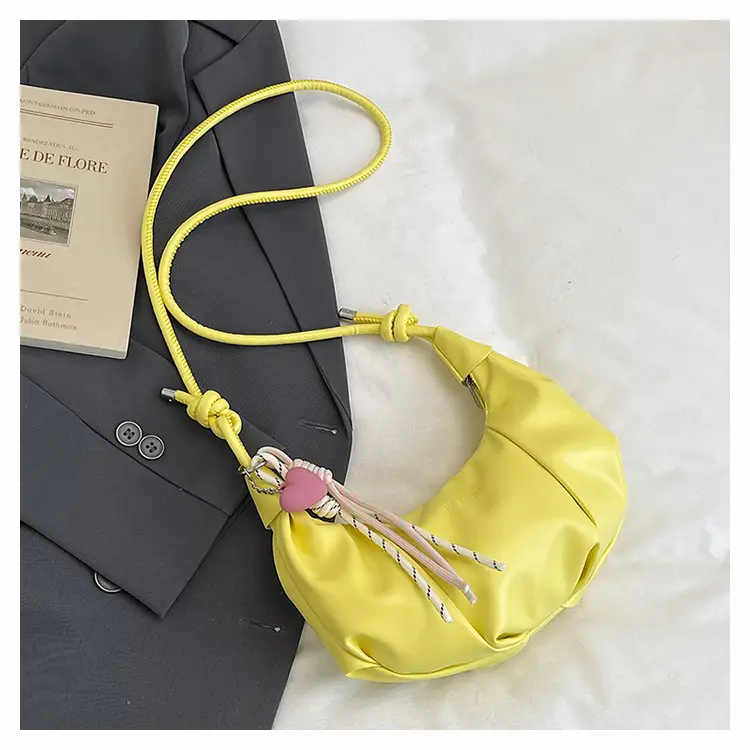 White Croc Handle Lazy Style Spiced Dumpling Bag — feature 25